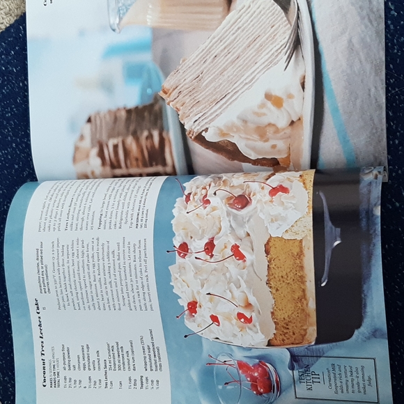 Bundle of Cookbook Magazines...Holiday Baking & Holiday Slow Cooker - Picture 12 of 16